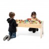 Mesa de actividades con pista de madera